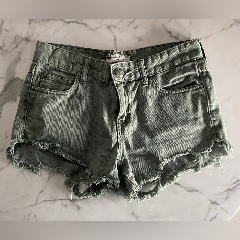 Free People size 24 khaki/army green shorts